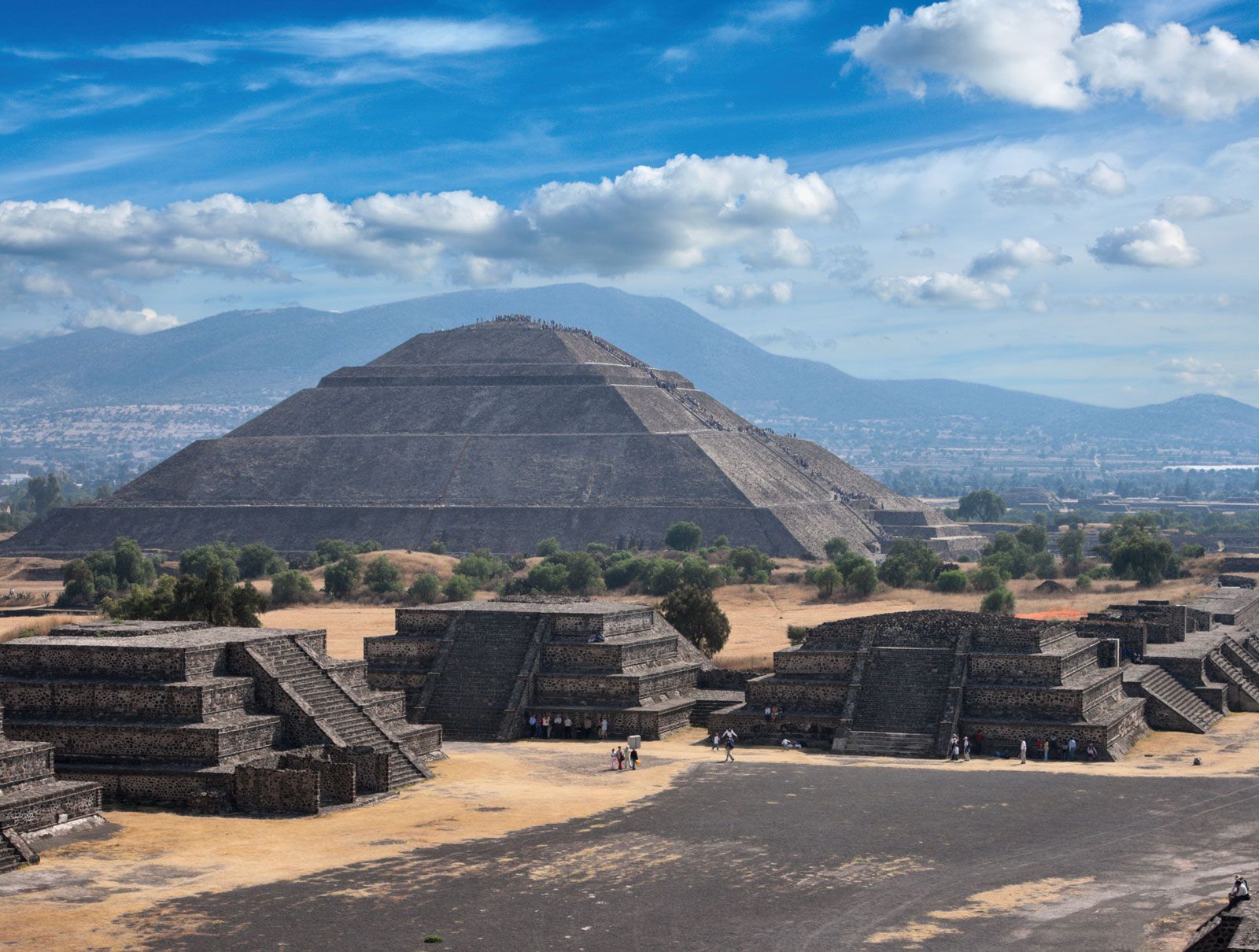 Teotihuacan: Avenue of the Dead and Sun Pyramids